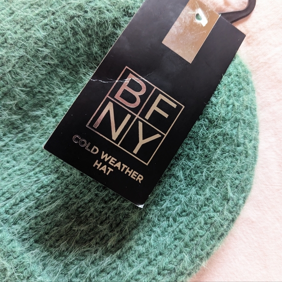 New Women's Fuzzy Beanie BF NY Hat Green Knit Pull On Sweater Solid NWT Cap - Picture 3 of 3
